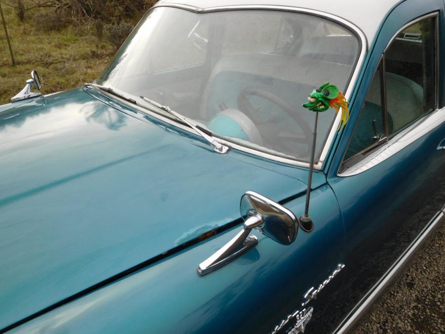 Детали экстерьера Kaiser Special 4-Door Sedan 1954 года  (фото 7 из 47)